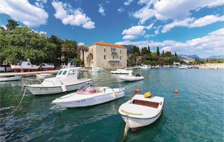 Spacious Apartment Close To The Sea In Kastel Luksic Kaštela المظهر الخارجي الصورة