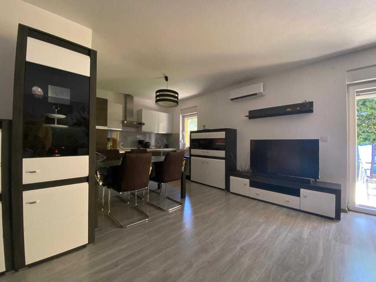 Spacious Apartment Close To The Sea In Kastel Luksic Kaštela المظهر الخارجي الصورة