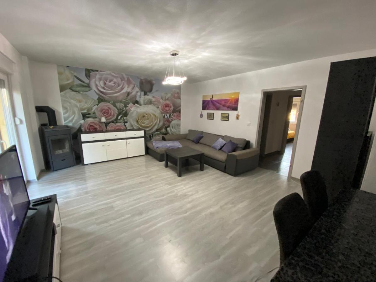 Spacious Apartment Close To The Sea In Kastel Luksic Kaštela المظهر الخارجي الصورة
