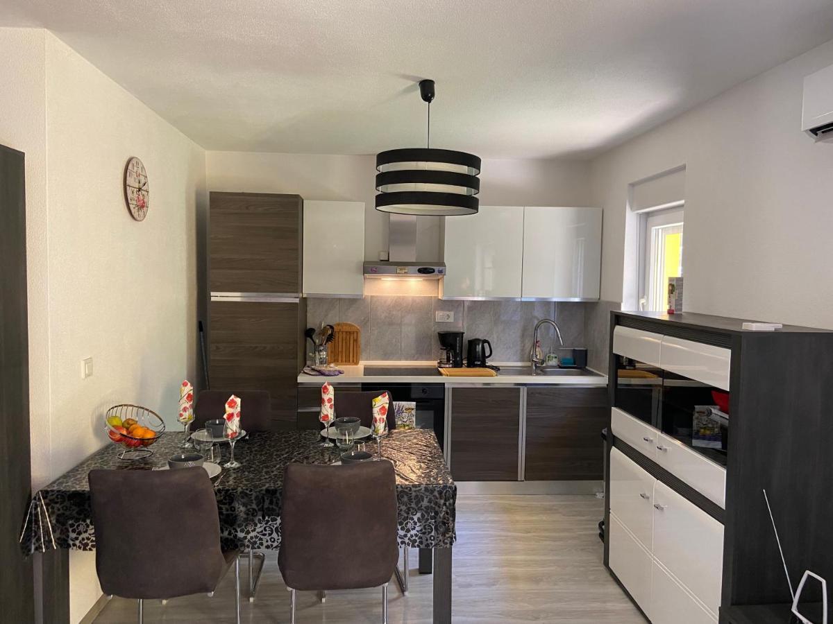 Spacious Apartment Close To The Sea In Kastel Luksic Kaštela المظهر الخارجي الصورة