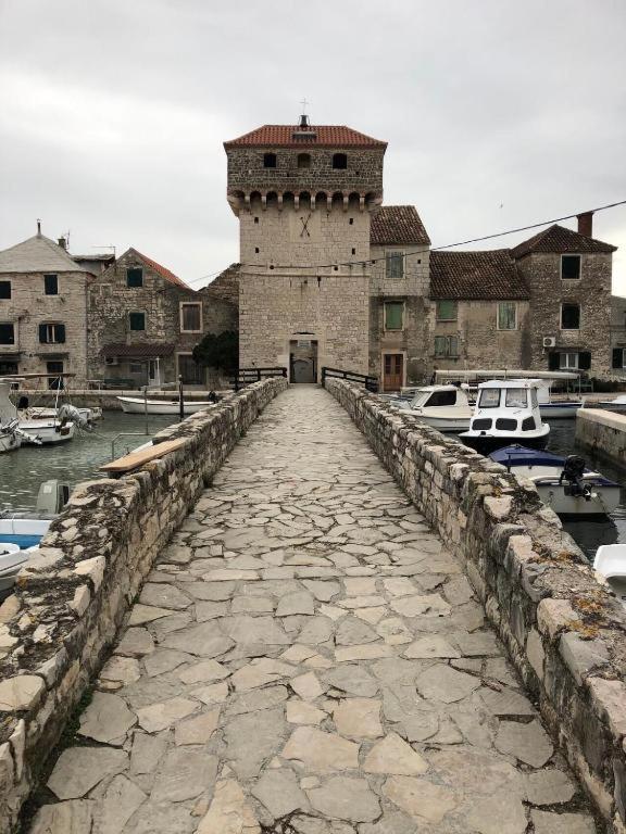 Spacious Apartment Close To The Sea In Kastel Luksic Kaštela المظهر الخارجي الصورة