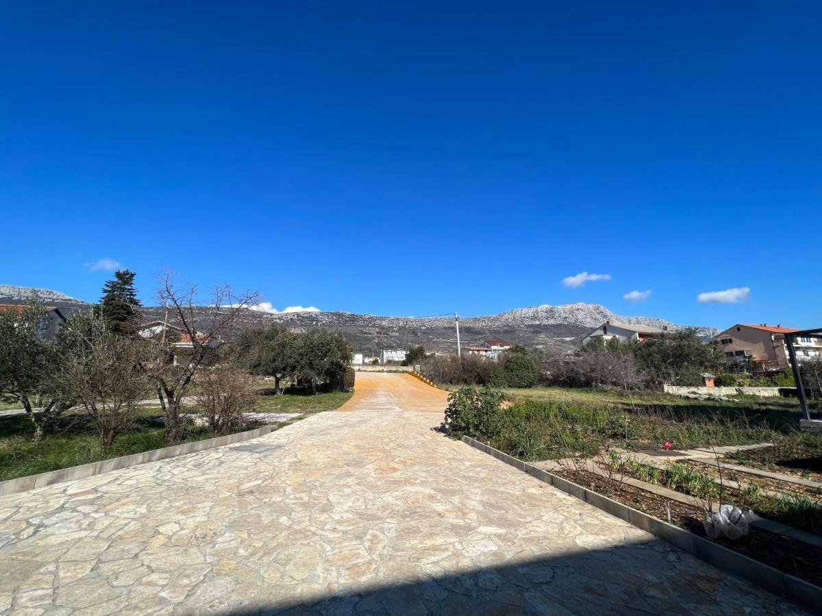 Spacious Apartment Close To The Sea In Kastel Luksic Kaštela المظهر الخارجي الصورة